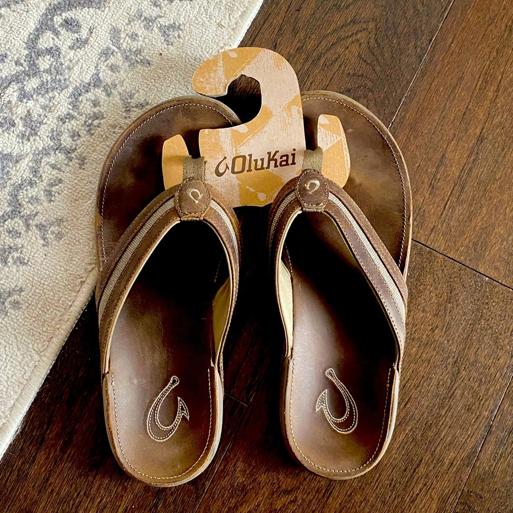 Olukai Flip flops